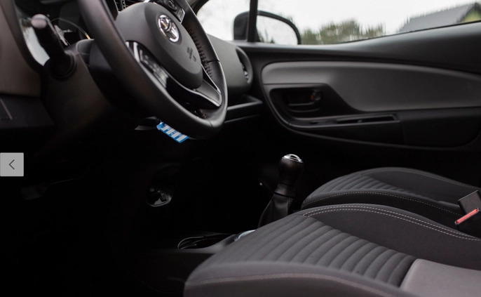 Toyota Yaris cena 48900 przebieg: 31000, rok produkcji 2019 z Józefów małe 121
